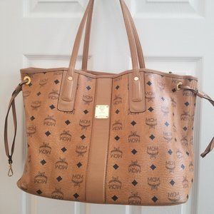 MCM Liz Reversible Medium Tote & Pouch-EXCELLENT CONDITION NO DEFECTS